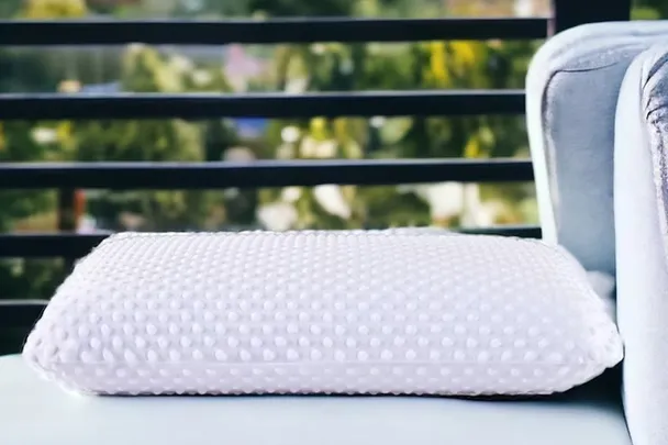 Baker and Wells Latex Pillow